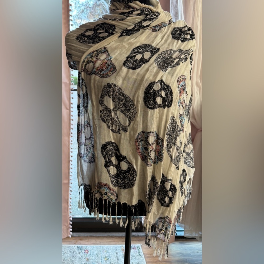NEW Pier 1 Skull Patterned Cream and Black Fringe Scarf